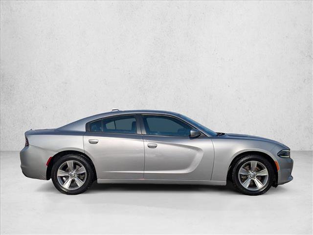 Used 2016 Dodge Charger SXT image 4