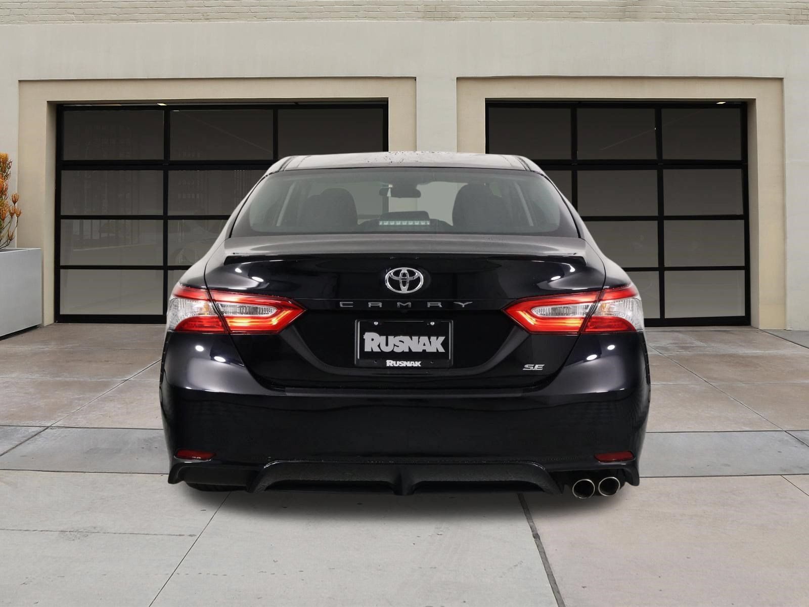 Used 2018 Toyota Camry SE FWD image 5