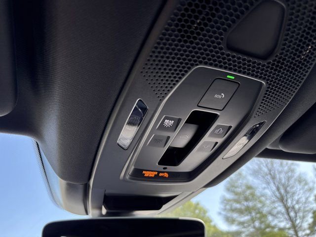 Used 2025 Porsche Cayenne AWD/4WD image 43
