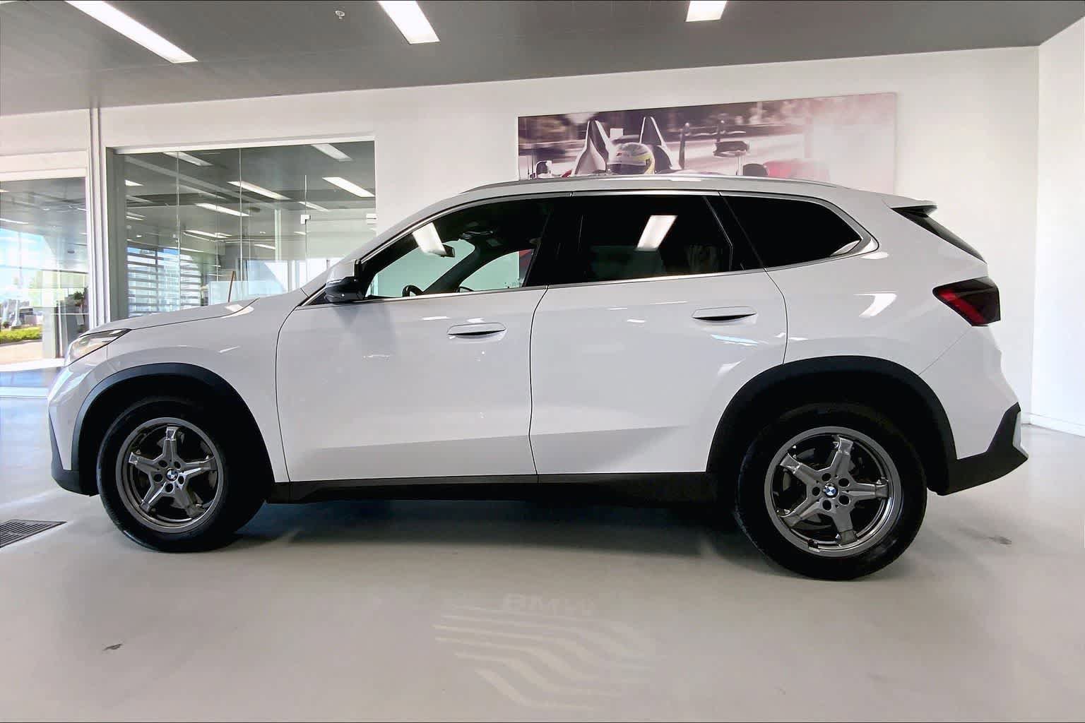 Used 2023 BMW X1 xDrive28i w/ Convenience Package AWD/4WD image 3