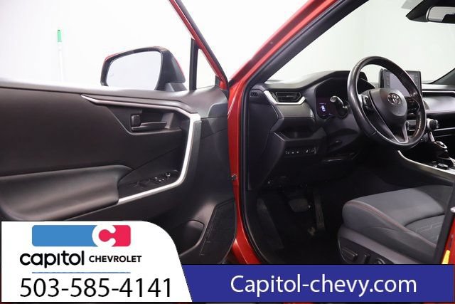 Used 2021 Toyota RAV4 SE w/ Weather & Moonroof Package AWD/4WD image 10
