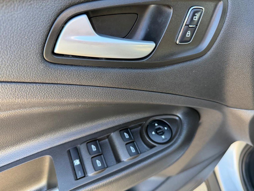 Used 2016 Ford Escape SE image 32