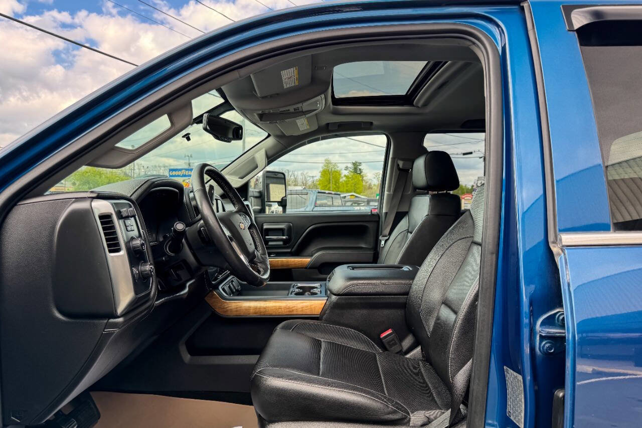 Used 2017 Chevrolet Silverado 3500 LTZ w/ Duramax Plus Package AWD/4WD image 31