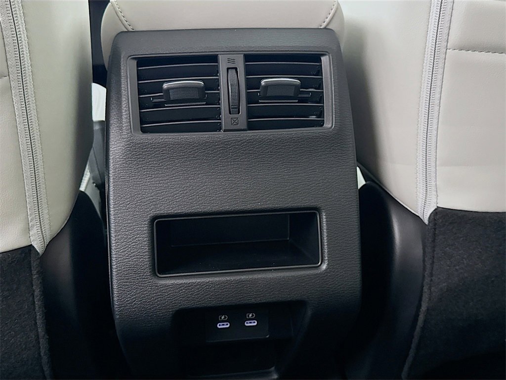 New 2025 Mitsubishi Outlander SE image 27