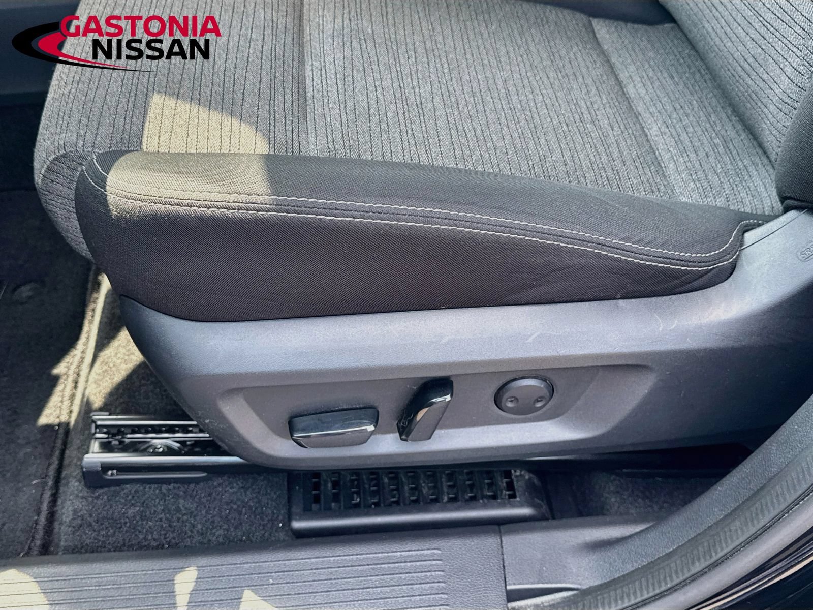 Used 2022 Nissan Rogue SV FWD image 23