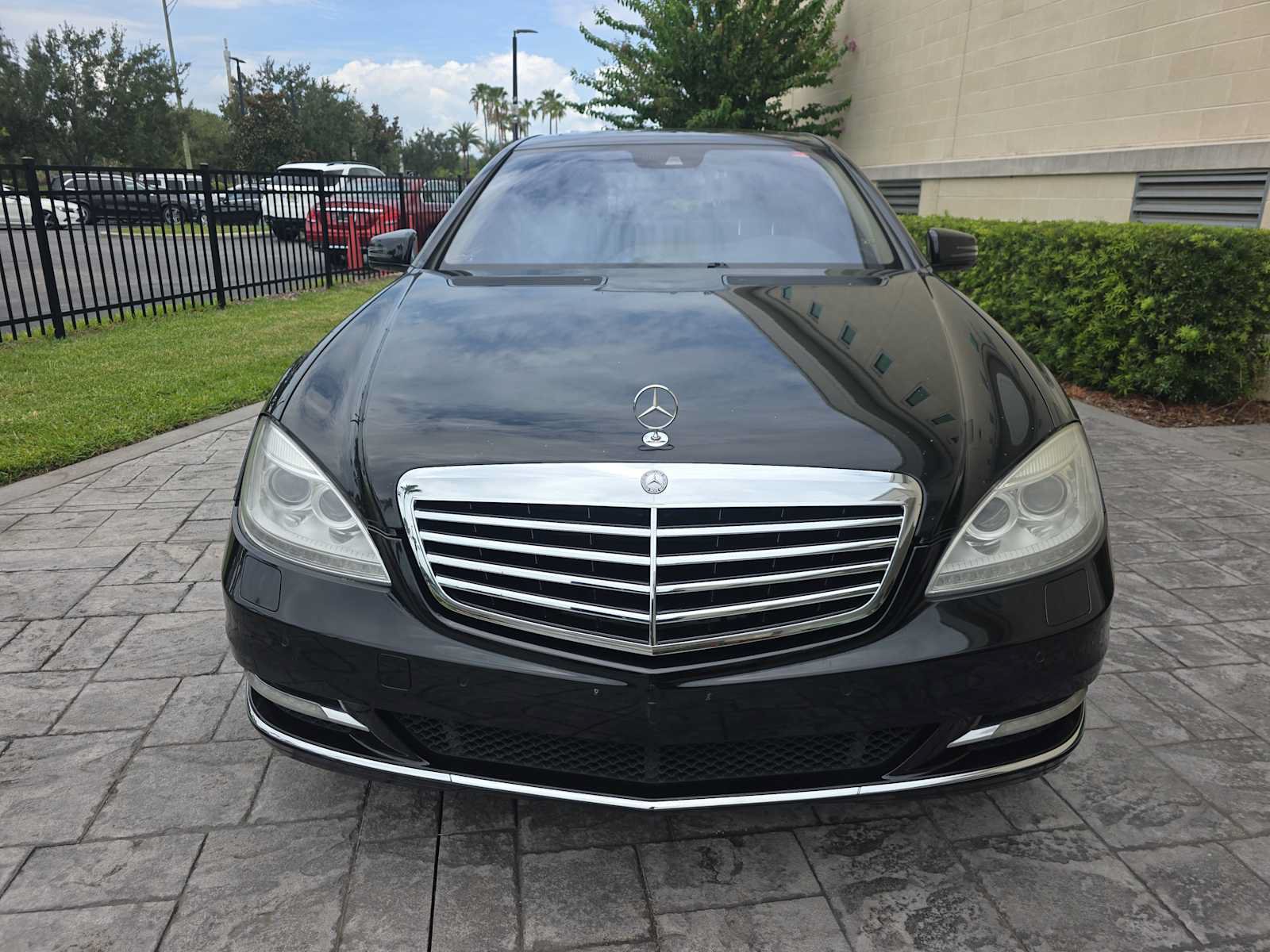 Used 2011 Mercedes-Benz S 550 4MATIC image 2