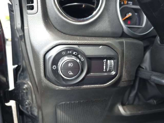 Used 2023 Jeep Gladiator Overland image 18