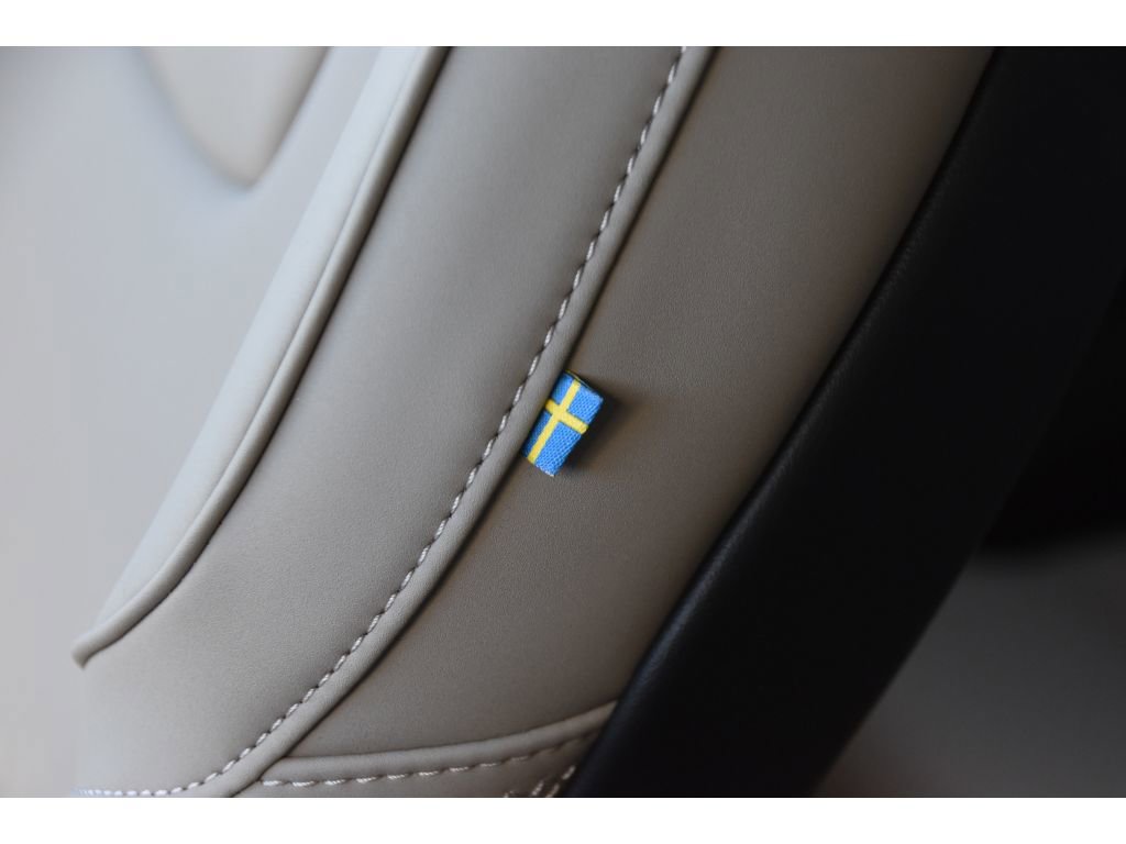 New 2026 Volvo XC90 B6 Plus w/ Protection Package Premier image 40