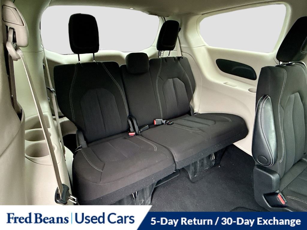 Used 2022 Chrysler Voyager LX image 25