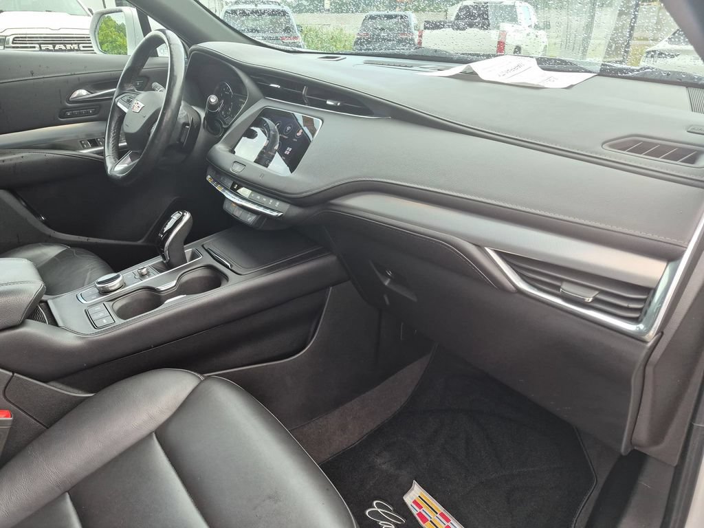 Used 2020 Cadillac XT4 Premium Luxury w/ Cold Weather Package FWD image 29