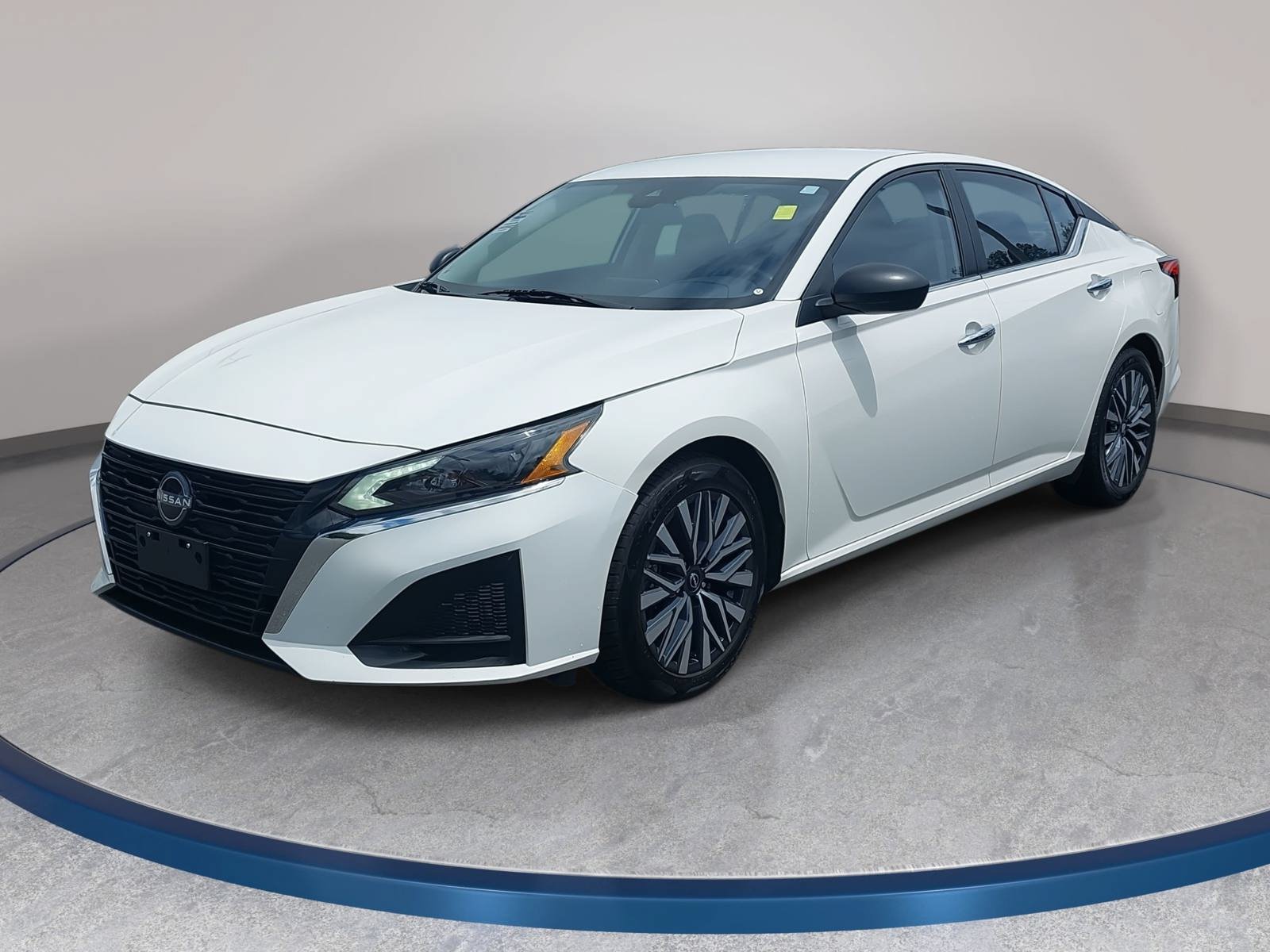 Used 2025 Nissan Altima 2.5 SV FWD image 1