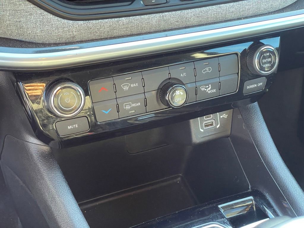 Used 2022 Jeep Compass Latitude image 21