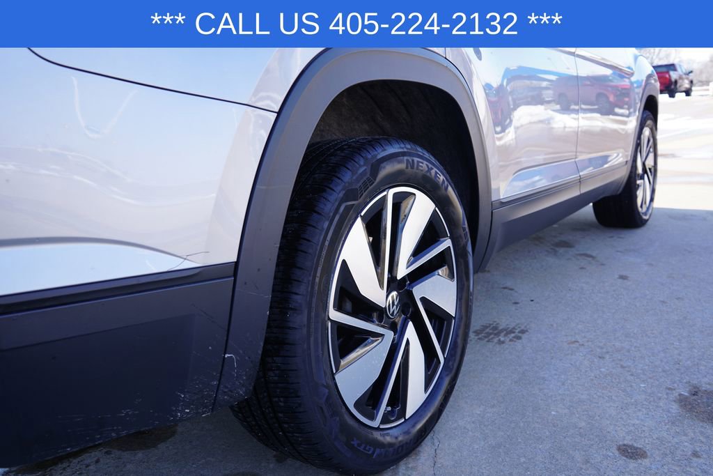 Used 2025 Volkswagen Atlas SE image 8