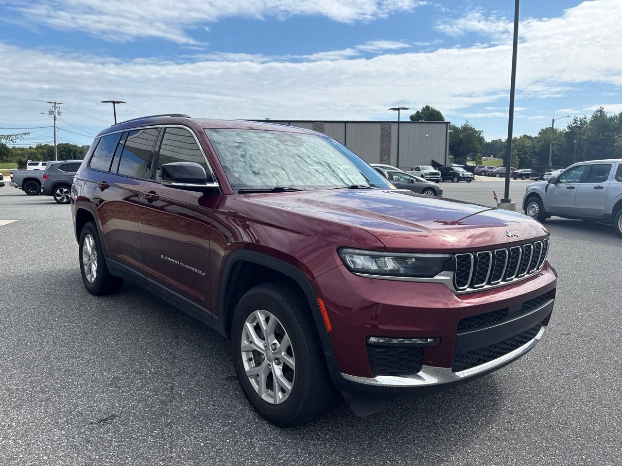 Used 2023 Jeep Grand Cherokee L Limited w/ Trailer Tow Group (B) AWD/4WD image 11