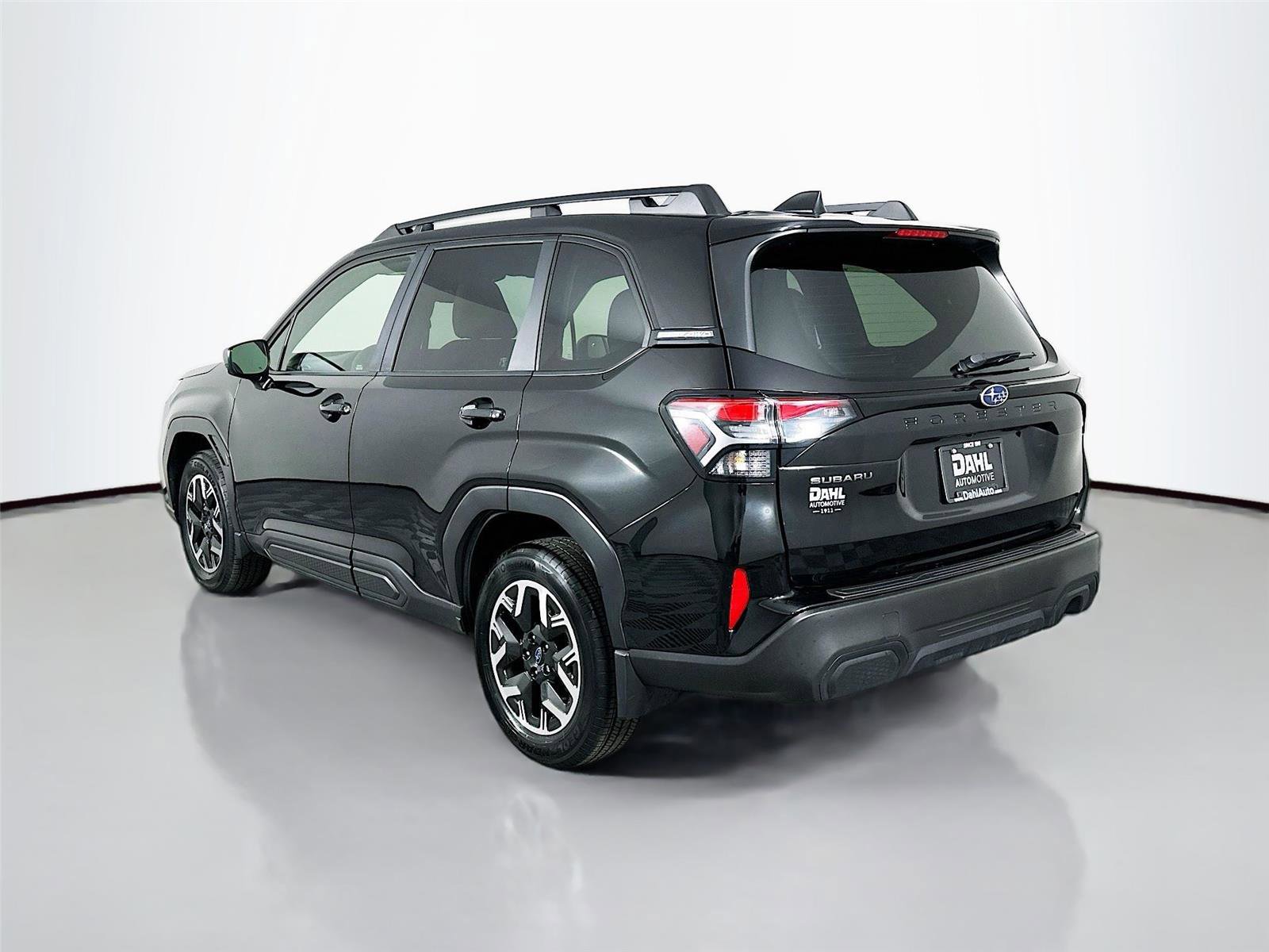 Used 2025 Subaru Forester Premium w/ Convenience Package #2 image 10