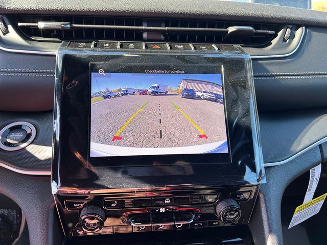 New 2025 Jeep Grand Cherokee Altitude image 13