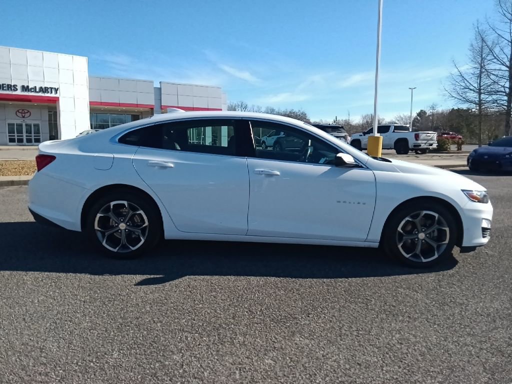 Used 2024 Chevrolet Malibu LT image 2