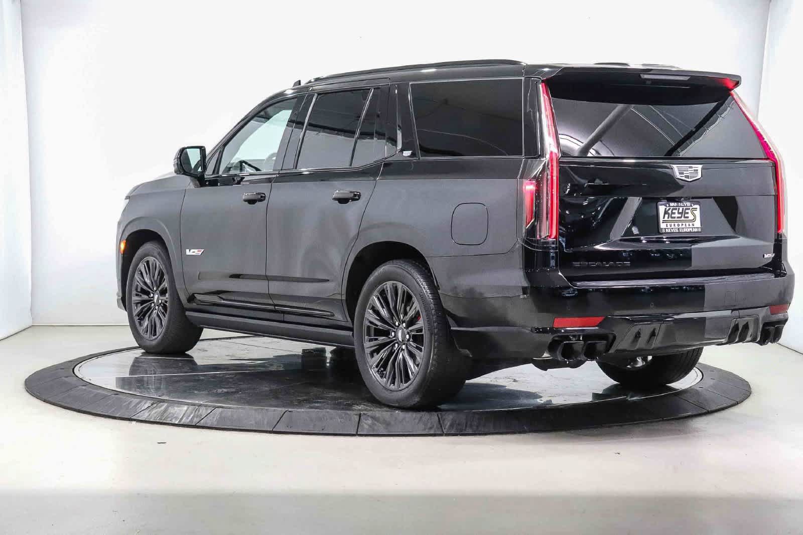 Used 2023 Cadillac Escalade V w/ LPO, ONYX Package AWD/4WD image 2