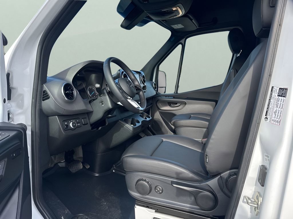 Used 2024 Mercedes-Benz eSprinter 170 Cargo image 9