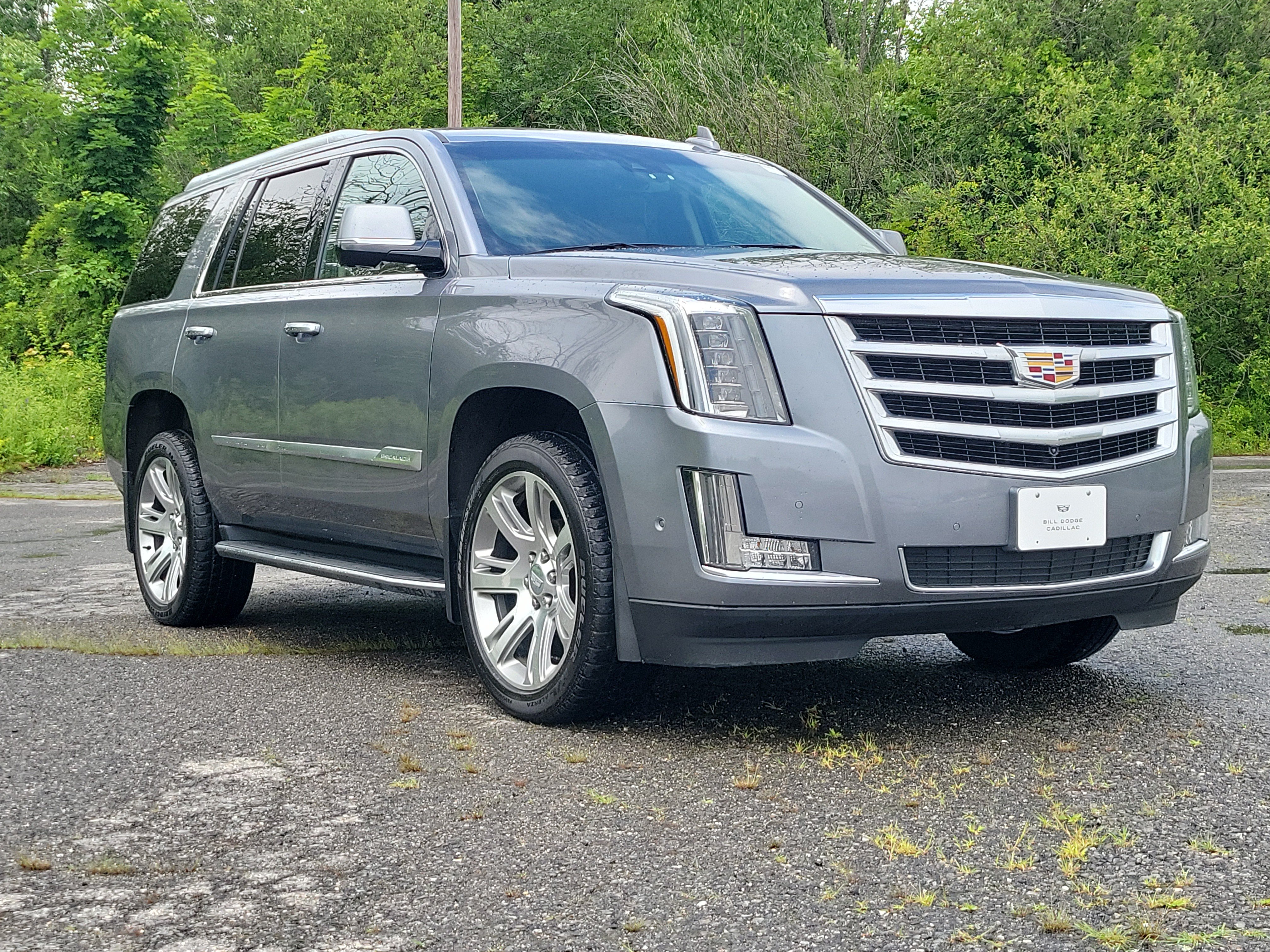 Used 2018 Cadillac Escalade Luxury AWD/4WD image 3