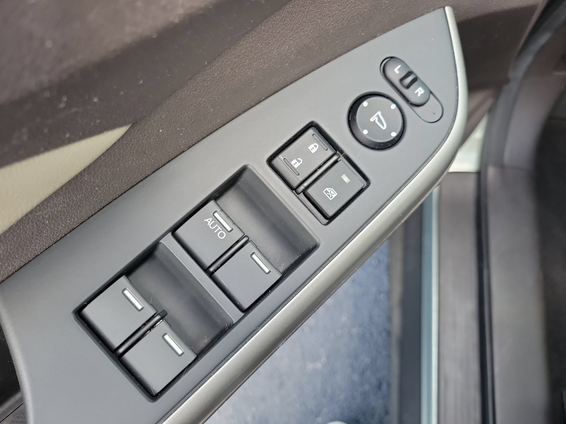 Used 2012 Honda CR-V EX-L image 18