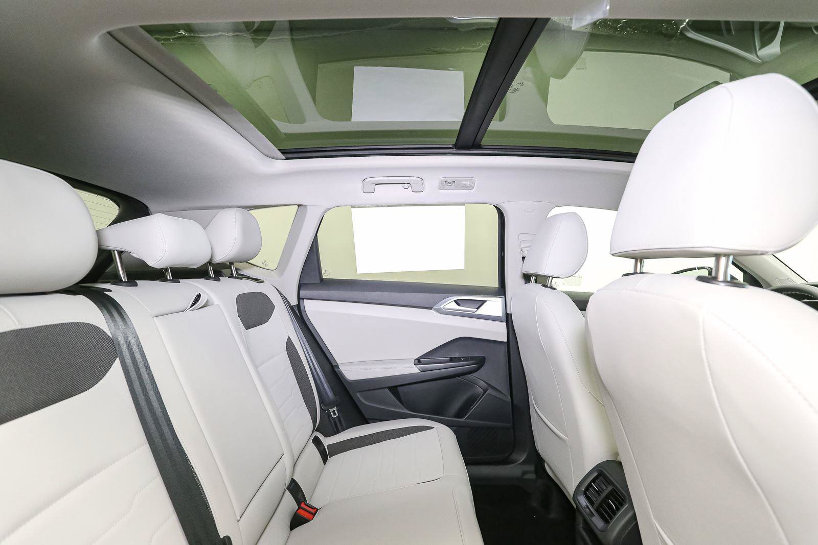 New 2026 Volkswagen Taos SE AWD/4WD image 17