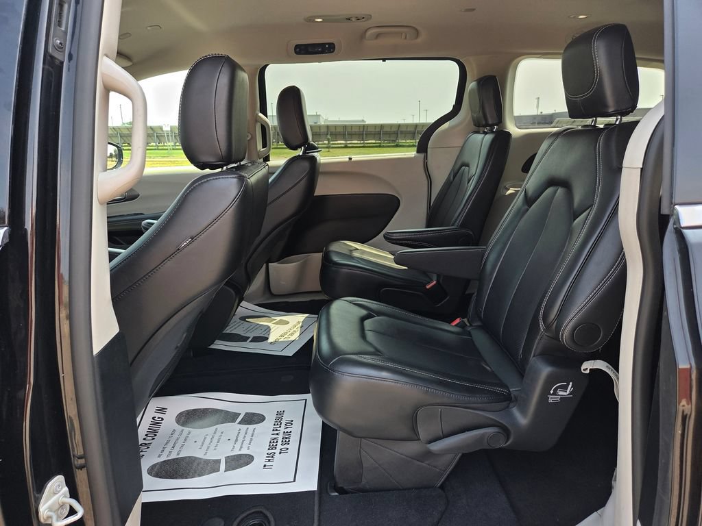 Used 2024 Chrysler Pacifica Touring-L FWD image 48