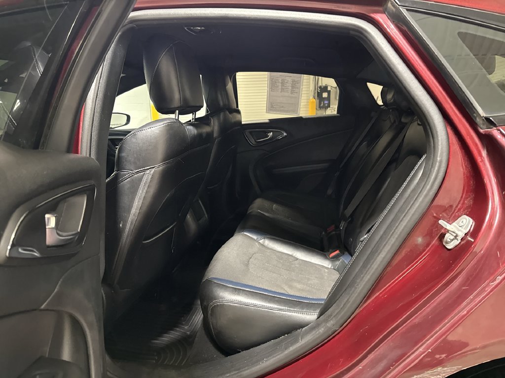 Used 2015 Chrysler 200 S FWD image 21