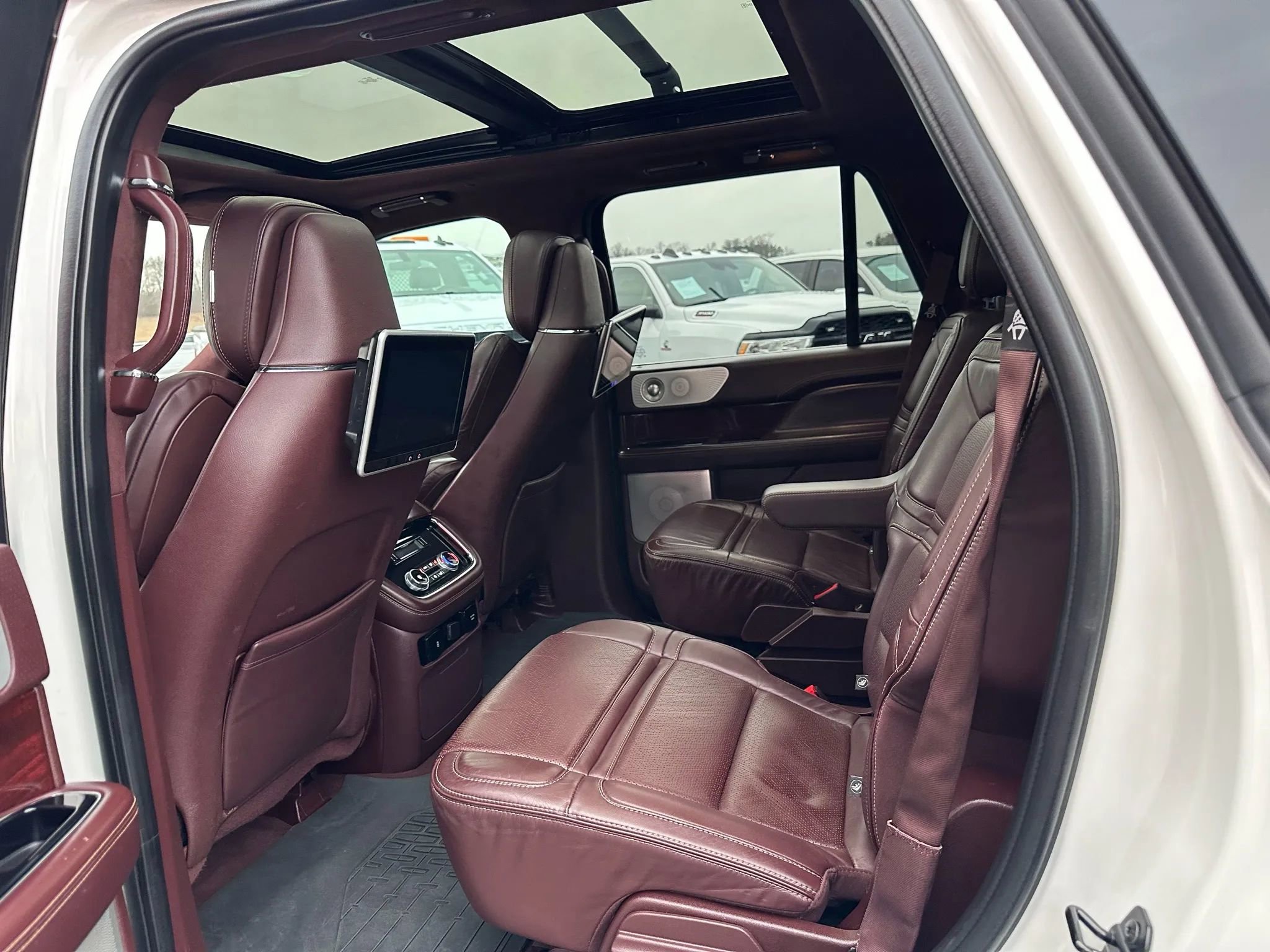 Used 2020 Lincoln Navigator Black Label w/ Cargo Convenience Package AWD/4WD image 10