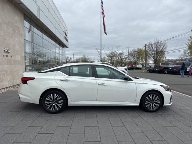 Used 2024 Nissan Altima 2.5 SV image 9
