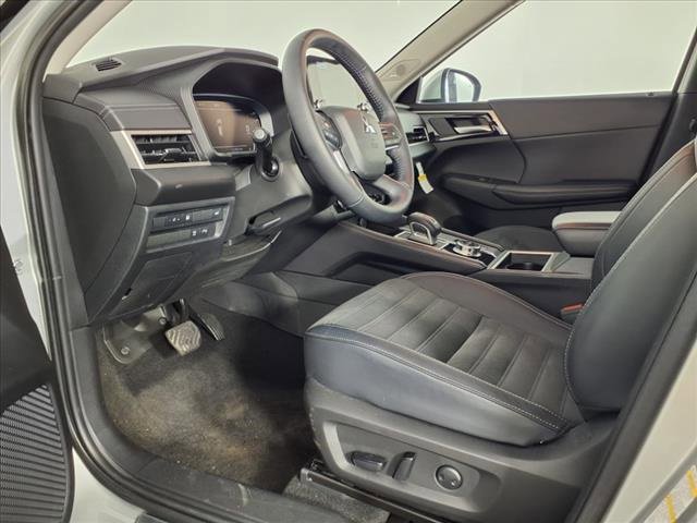 Used 2024 Mitsubishi Outlander SE image 10
