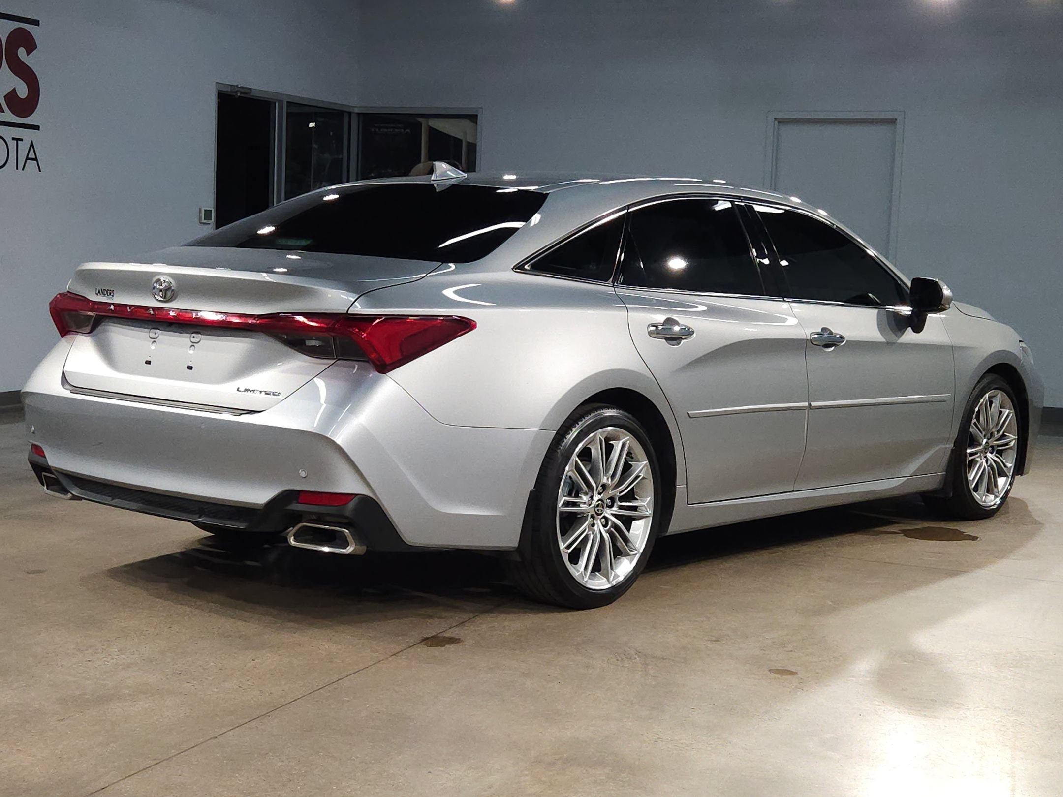 Used 2021 Toyota Avalon Limited w/ Advanced Safety Package FWD image 7