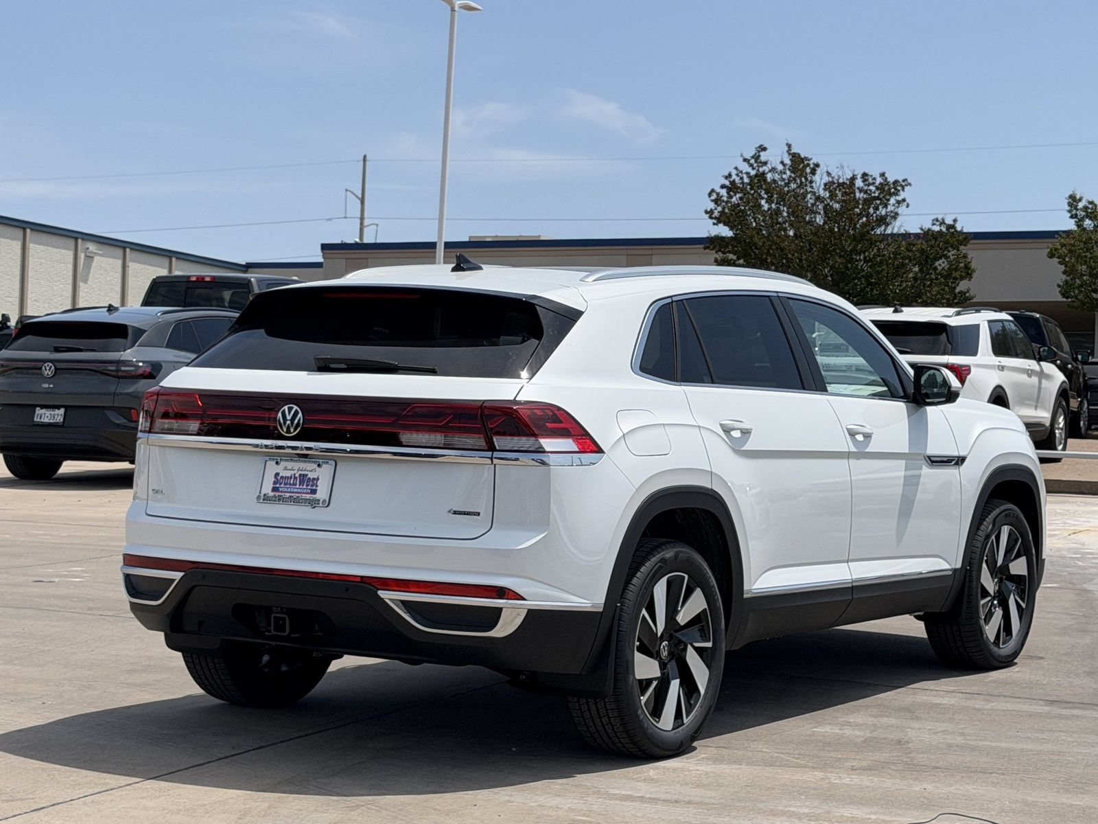New 2026 Volkswagen Atlas Cross Sport SEL AWD/4WD image 4
