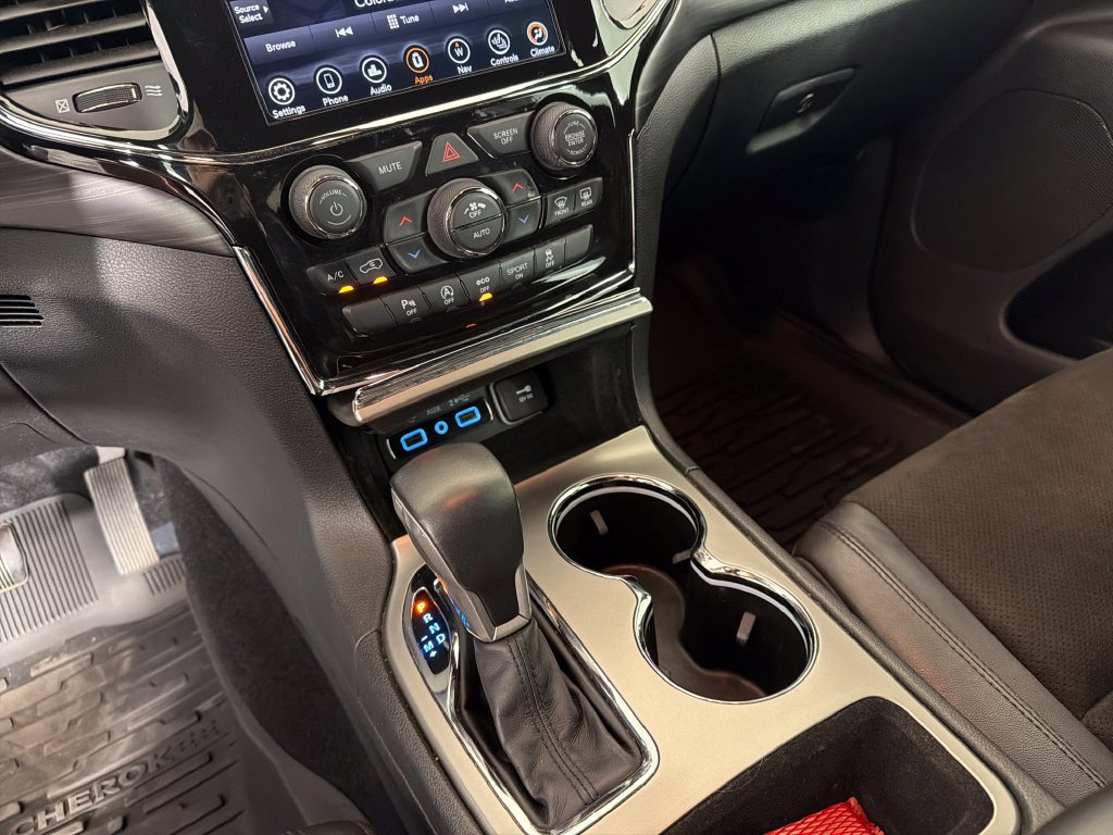 Used 2021 Jeep Grand Cherokee Laredo X AWD/4WD image 16