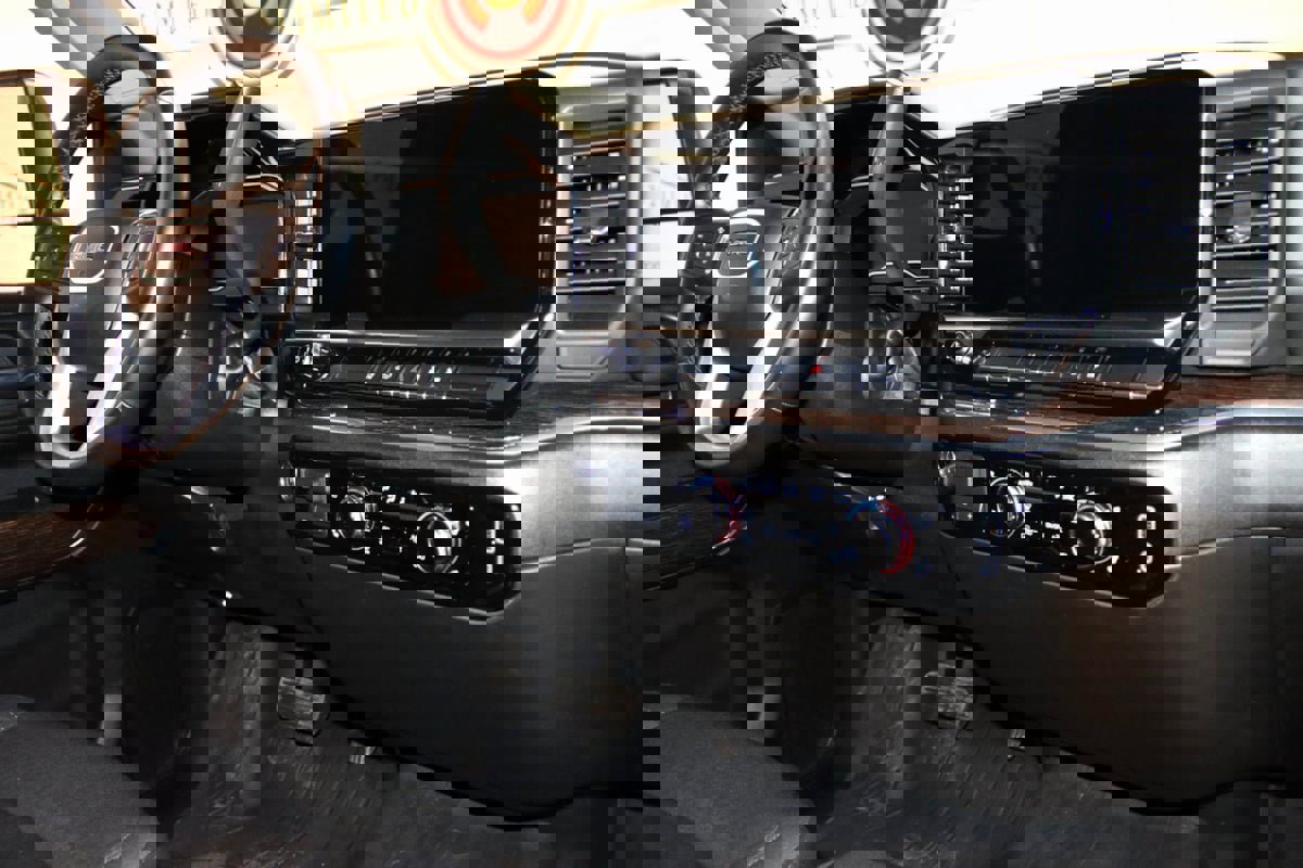 Used 2025 GMC Sierra 2500 SLE w/ SLE Convenience Package image 59