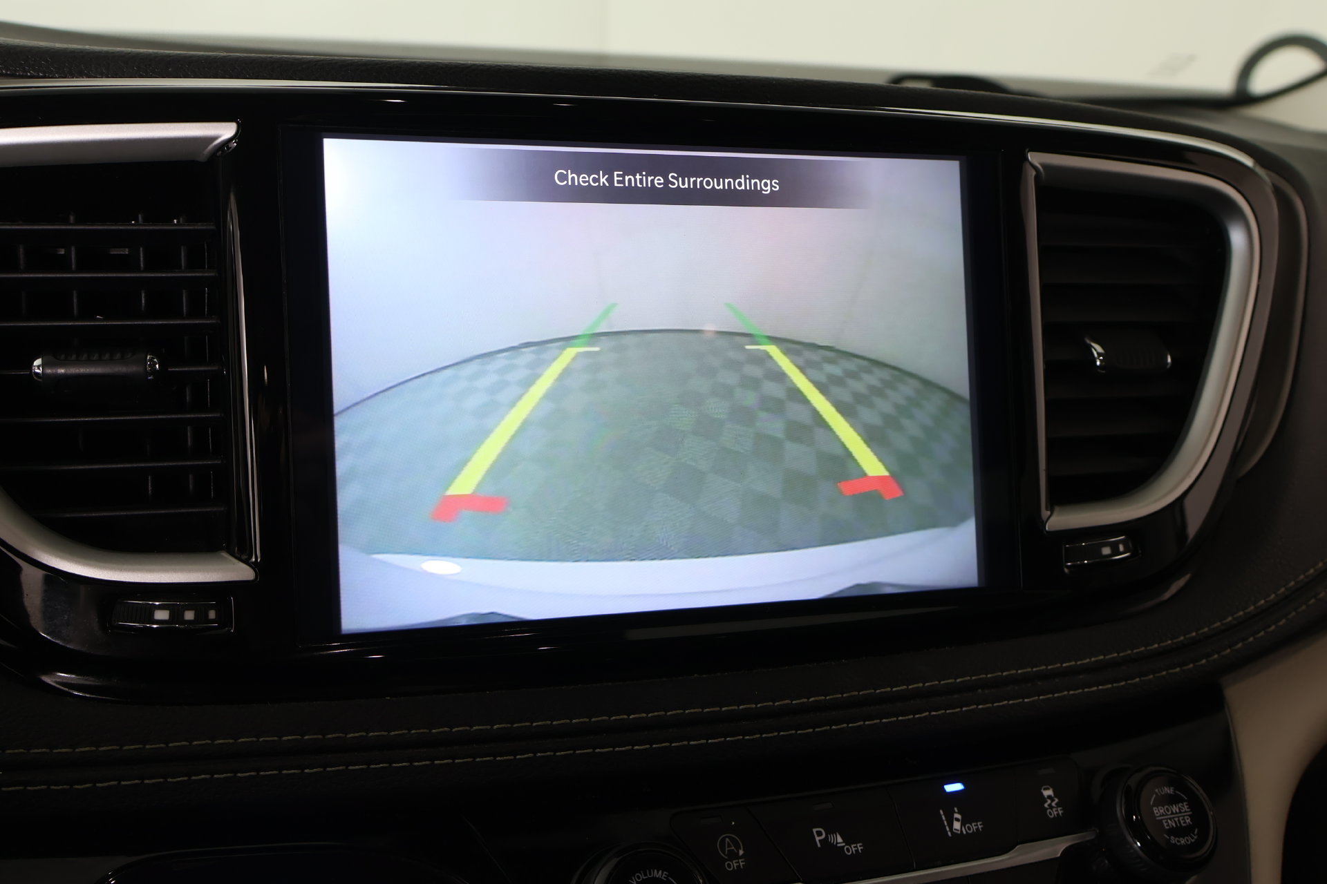 Used 2023 Chrysler Pacifica Touring-L FWD image 6