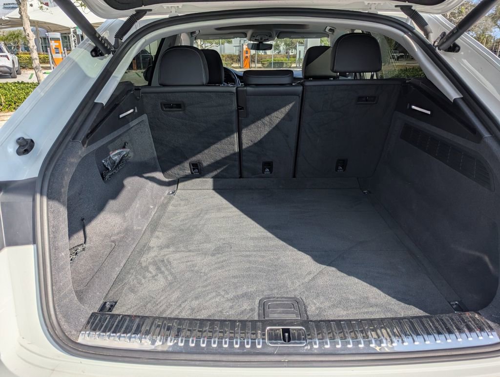 Used 2023 Audi Q8 Premium Plus w/ Premium Plus Package image 27