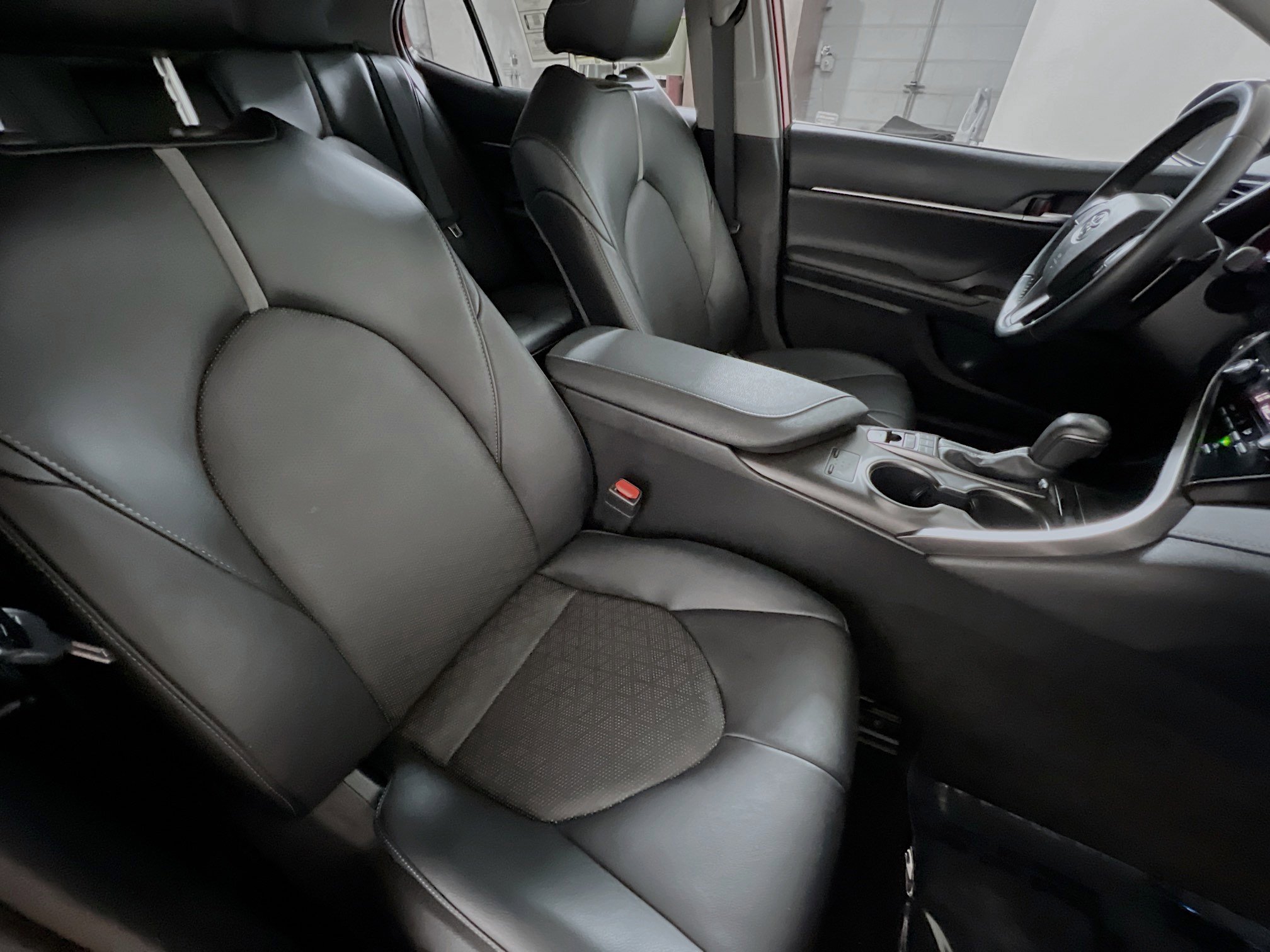 Used 2022 Toyota Camry XSE image 31