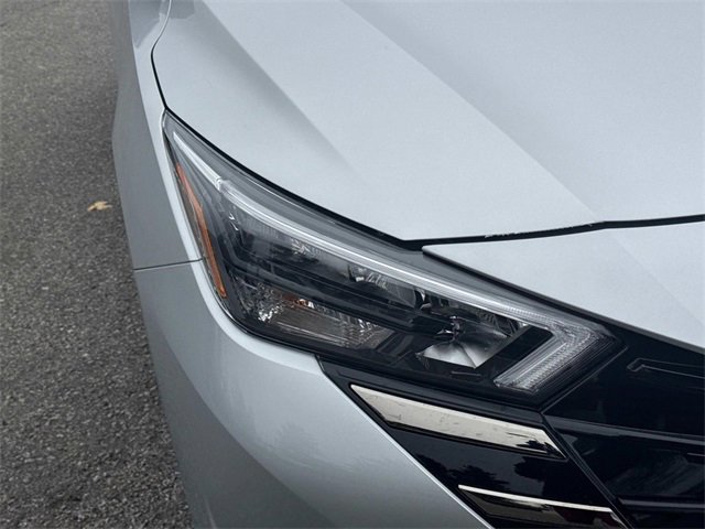 New 2025 Nissan Versa SR w/ Trunk Package image 10