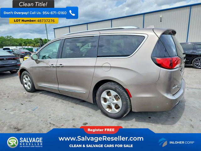 Used 2017 Chrysler Pacifica Touring-L Plus FWD image 3