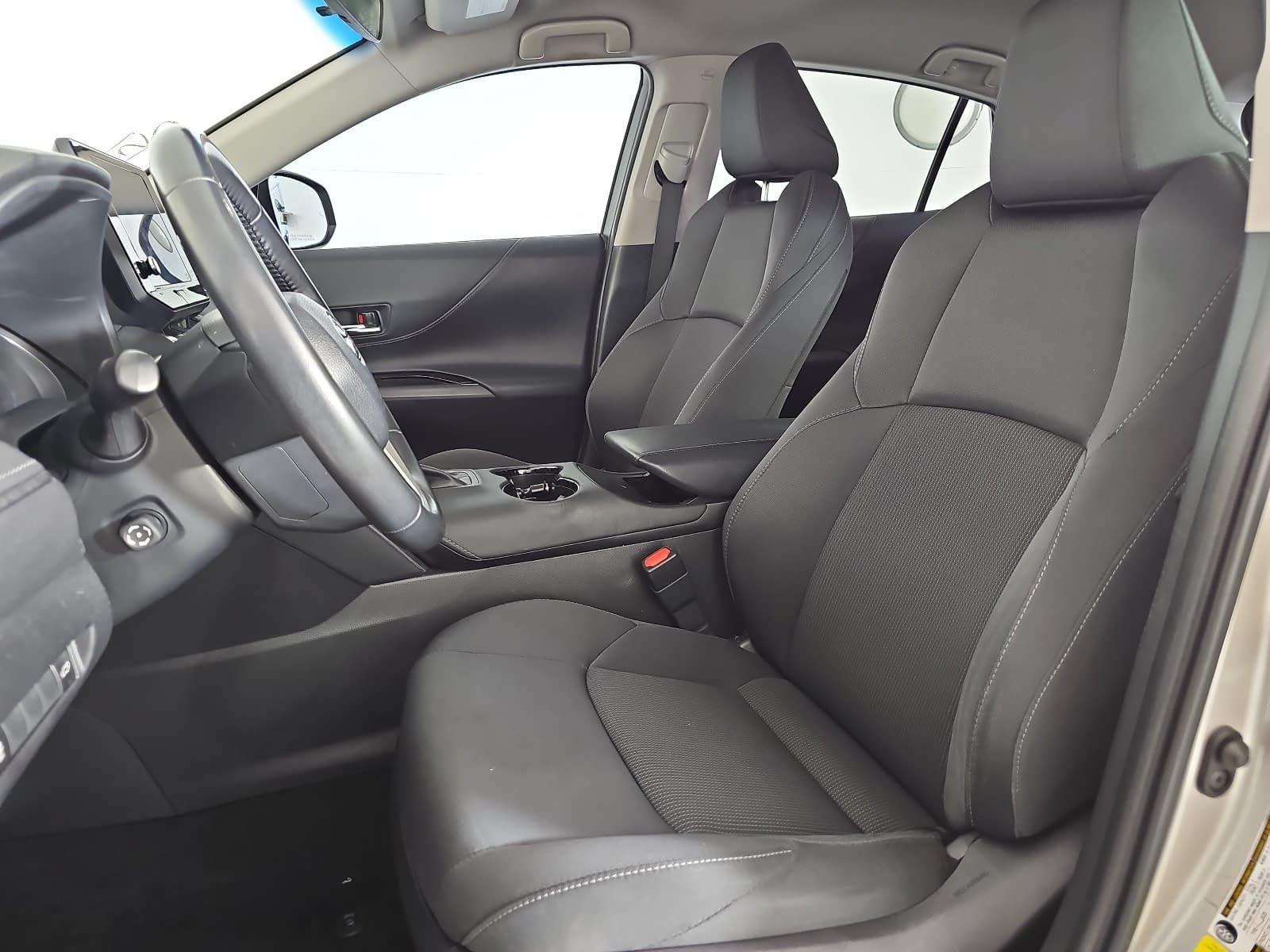Used 2023 Toyota Venza LE AWD/4WD image 14