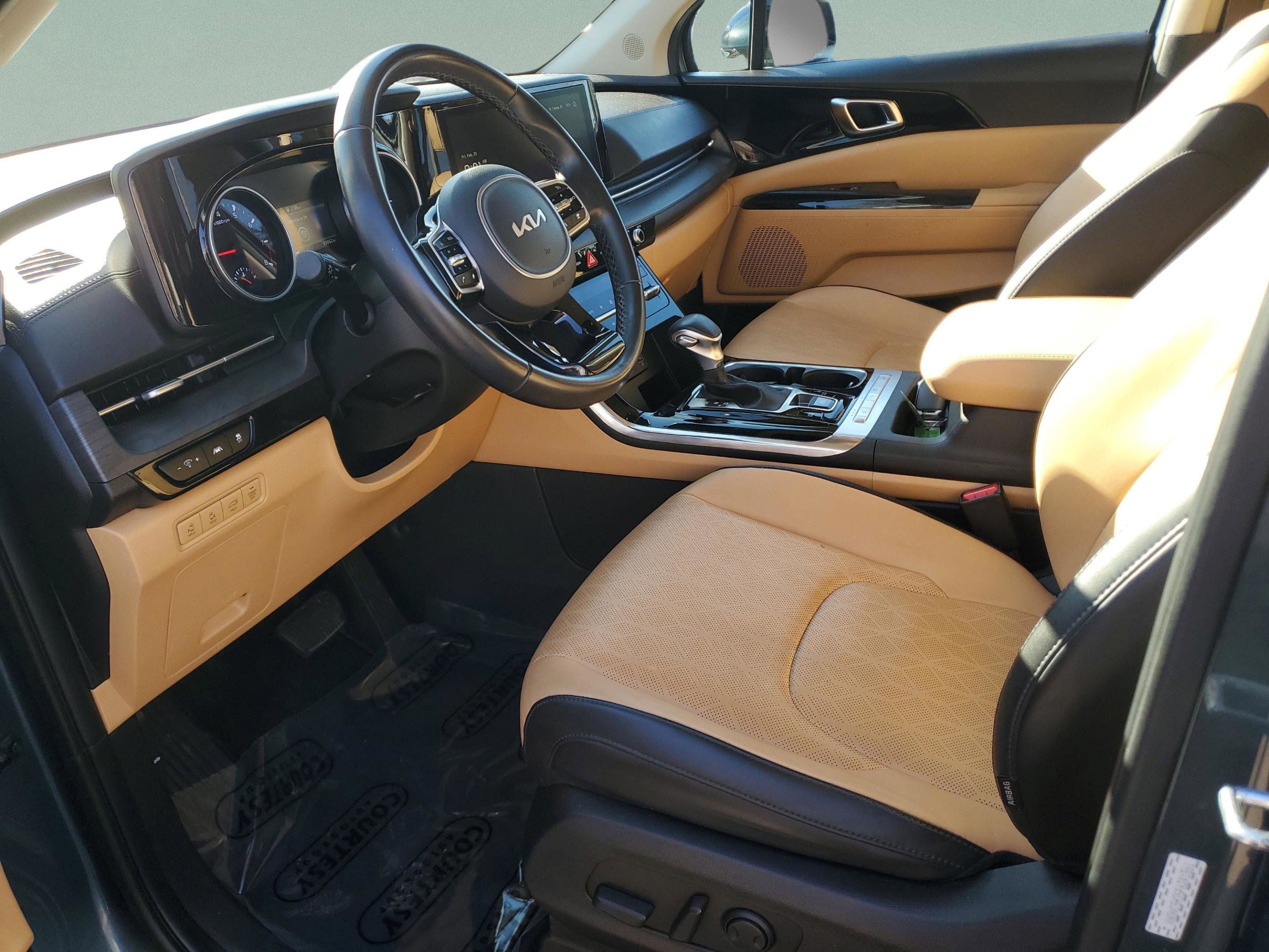 Certified 2023 Kia Carnival EX image 19