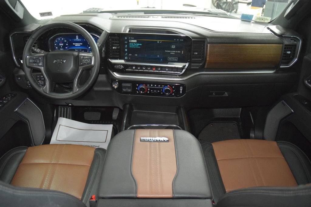 Used 2025 Chevrolet Silverado 2500 High Country w/ Technology Package AWD/4WD image 32