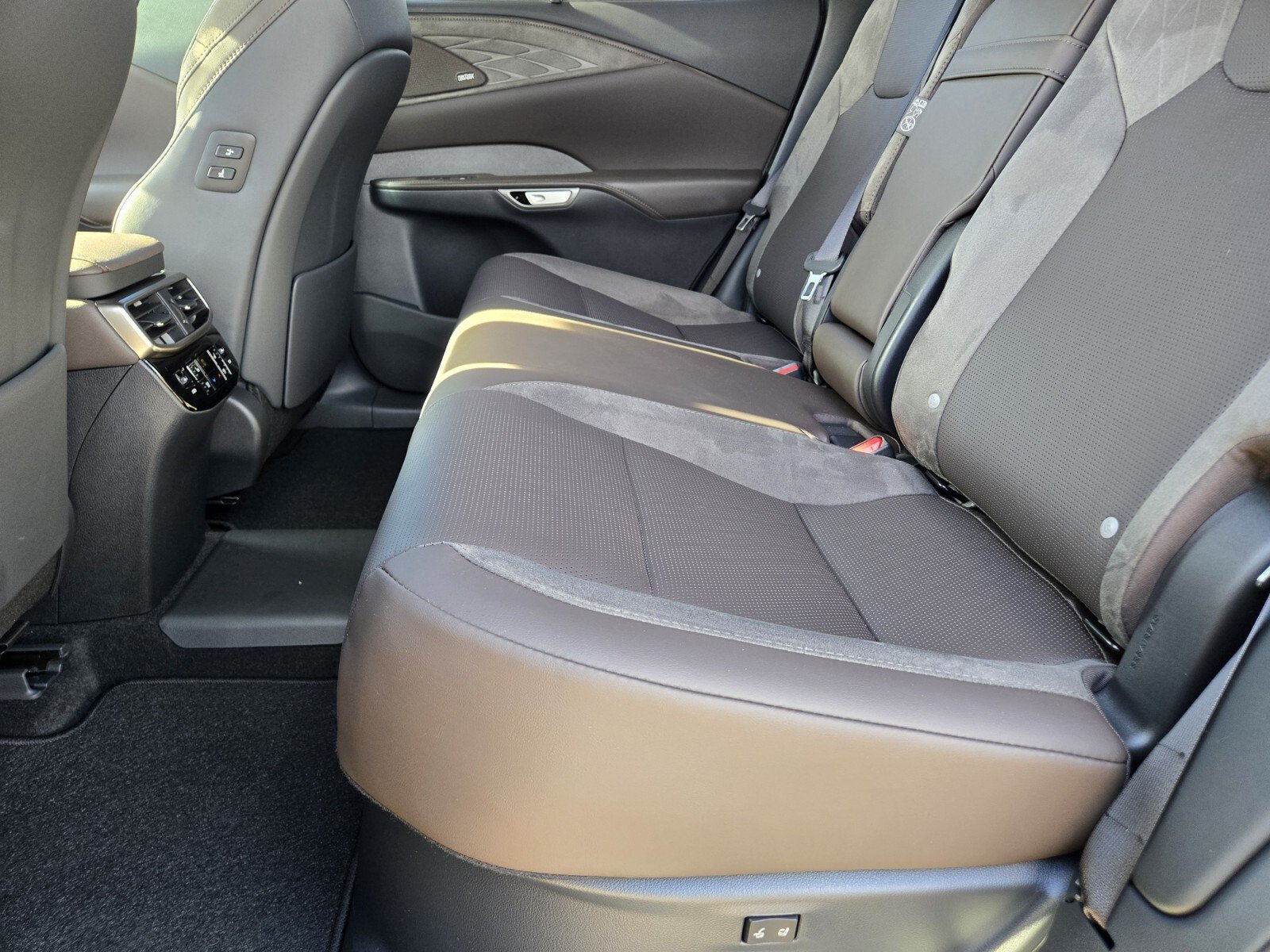 New 2026 Lexus RX 450h AWD image 8