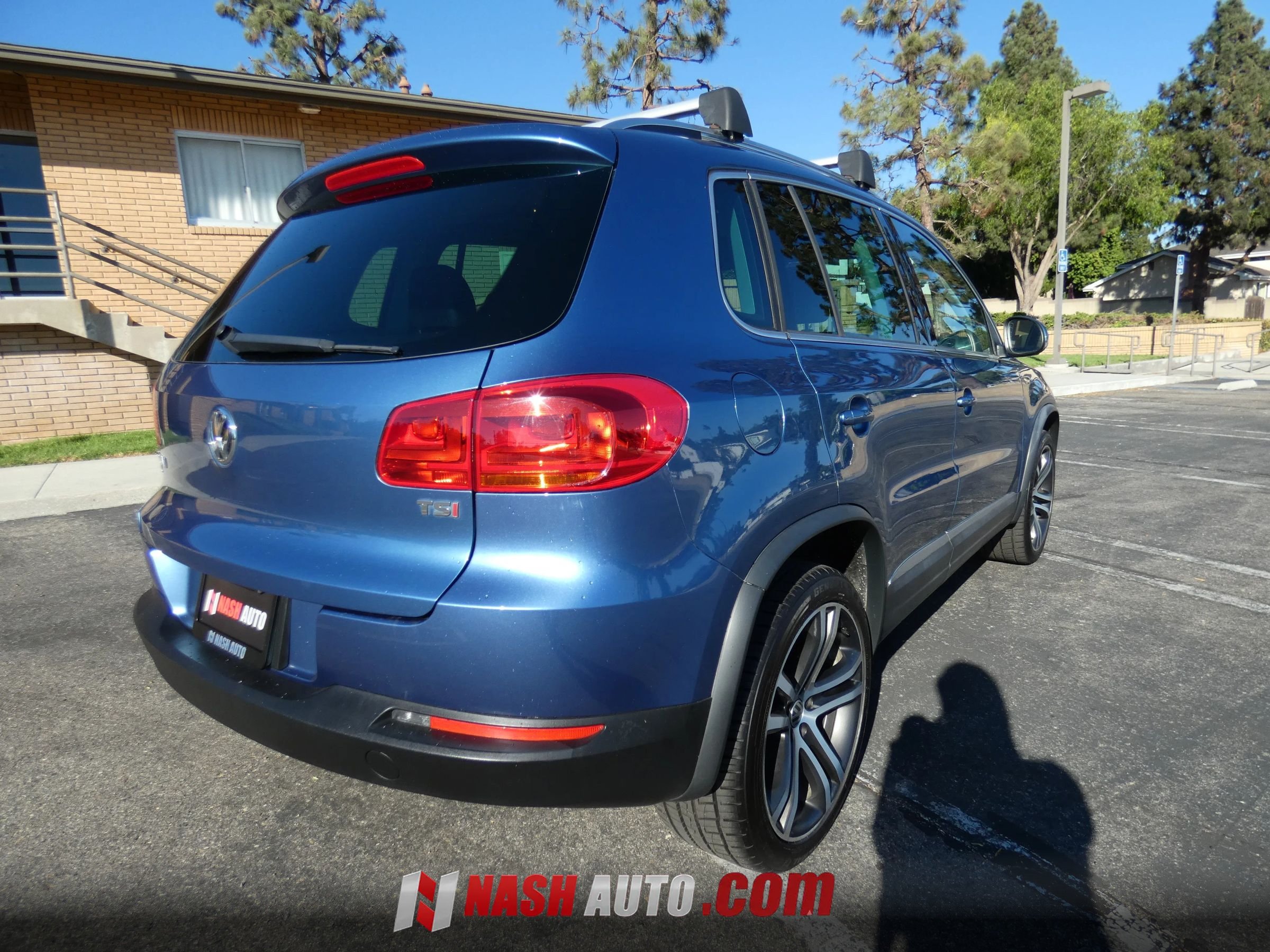 Used 2017 Volkswagen Tiguan SEL FWD image 8
