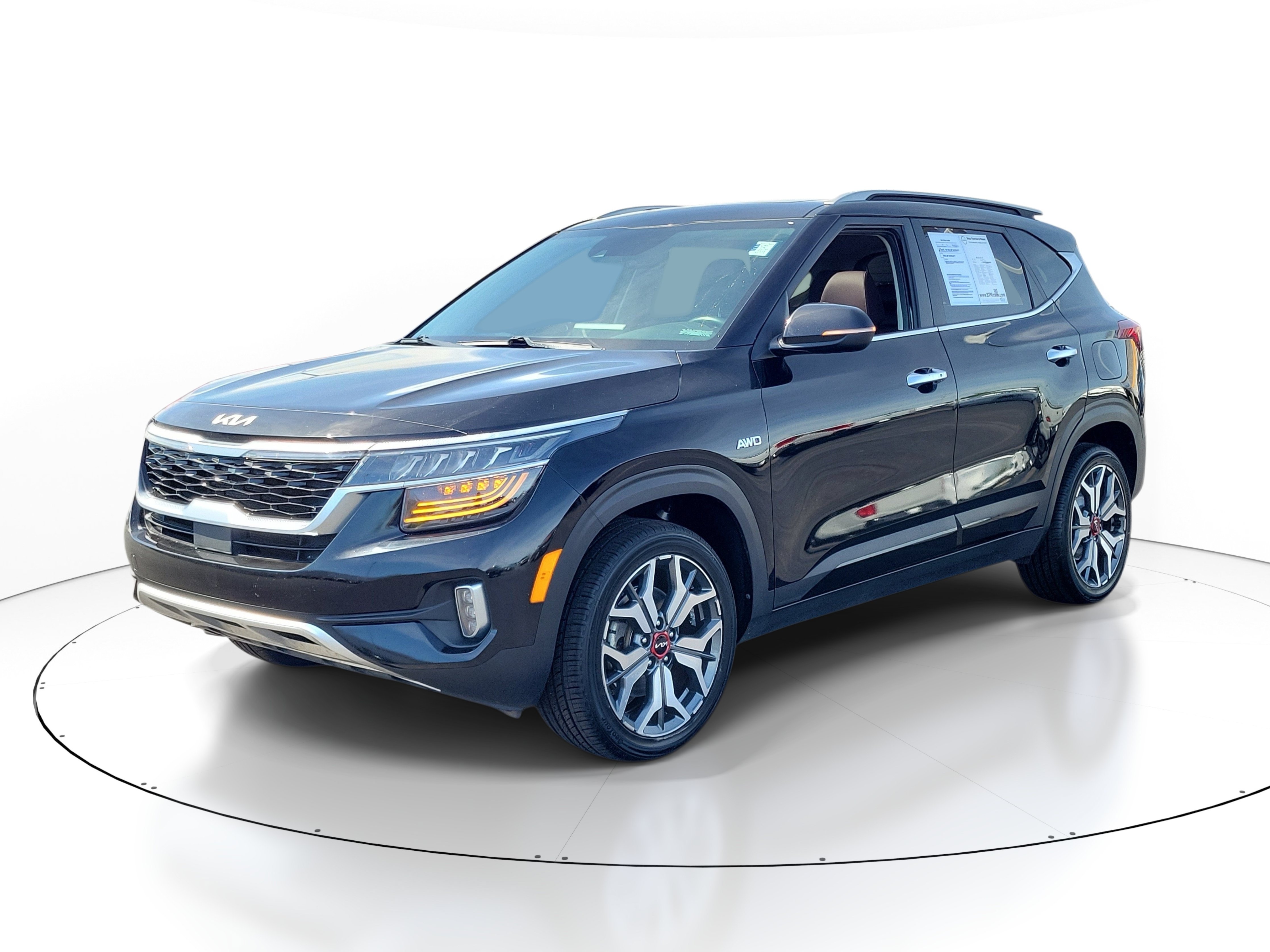Used 2023 Kia Seltos SX w/ SX Sunroof Package AWD/4WD image 2