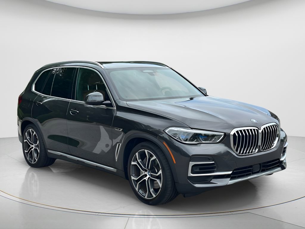 Certified 2023 BMW X5 xDrive45e w/ Executive Package AWD/4WD image 3