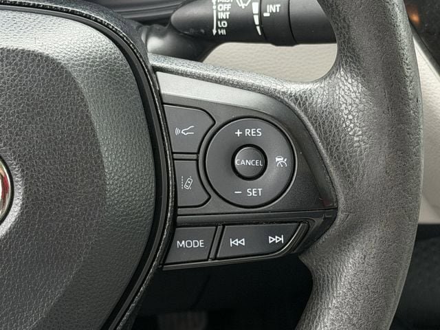 Used 2021 Toyota Corolla LE FWD image 15