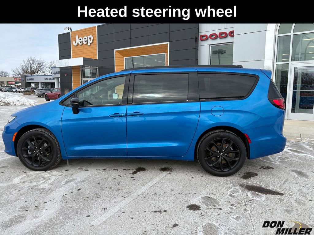 New 2026 Chrysler Pacifica Select w/ S Appearance Package image 8