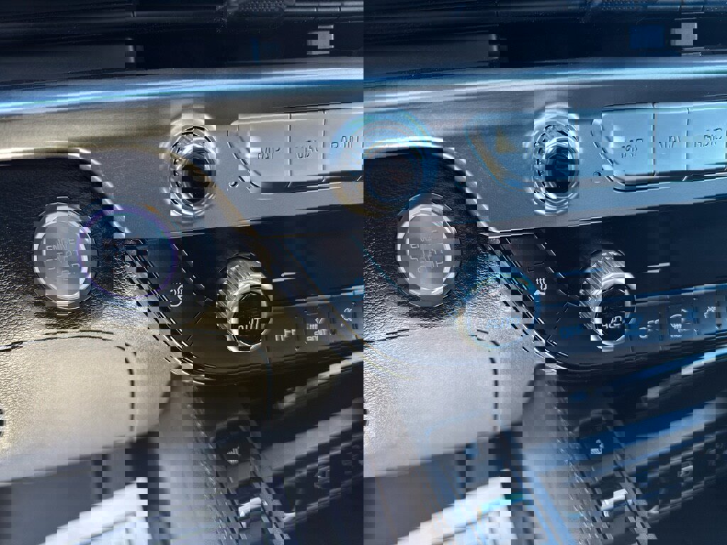 Used 2025 Kia Telluride EX w/ EX Captain's Chair Package image 13